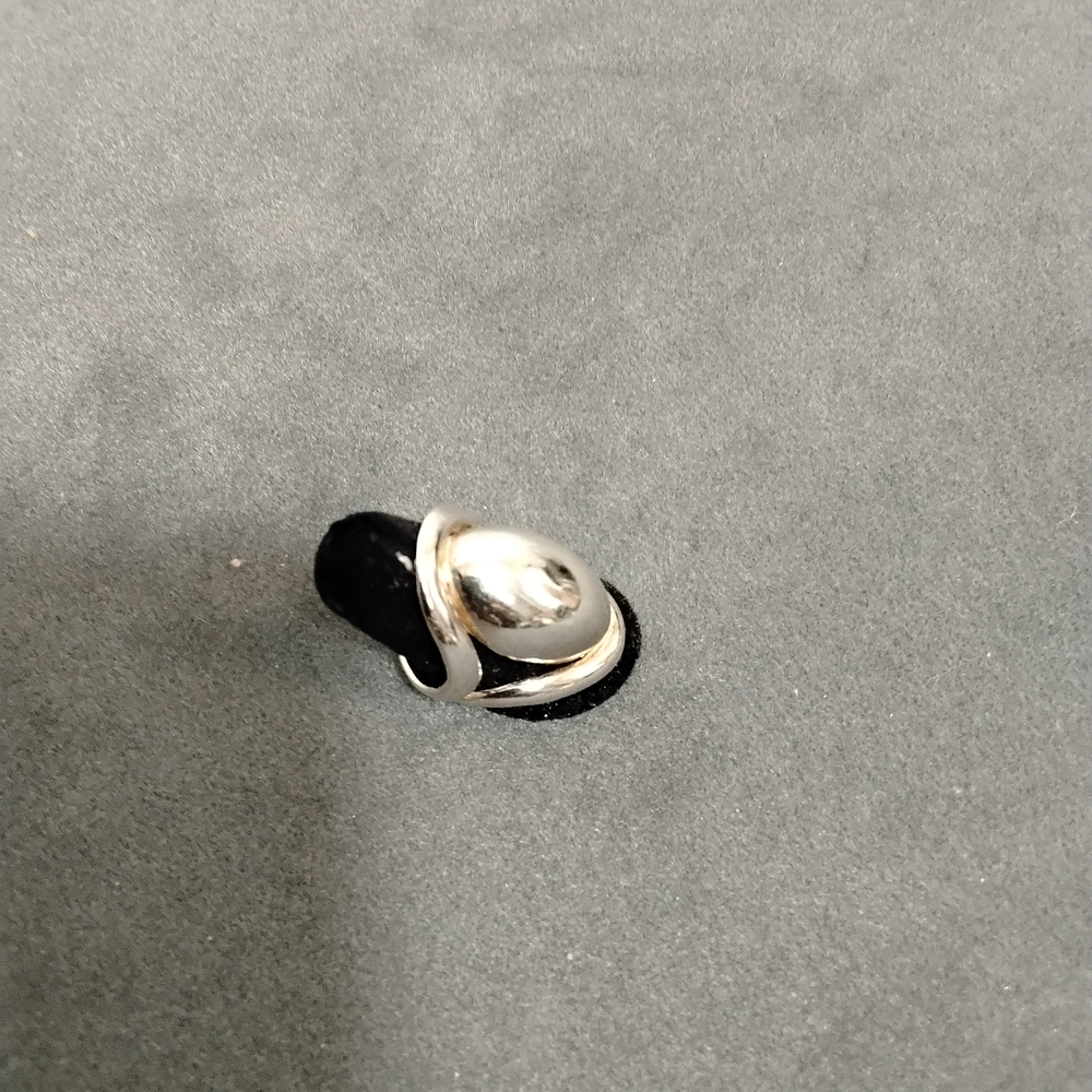 Sleek Silver Women's Ring  Size 7